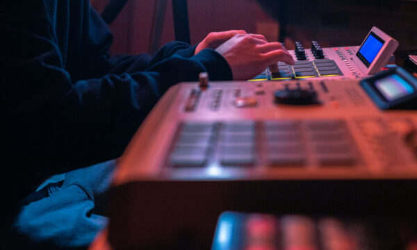 The hands of an artist creating music with his drum machines und